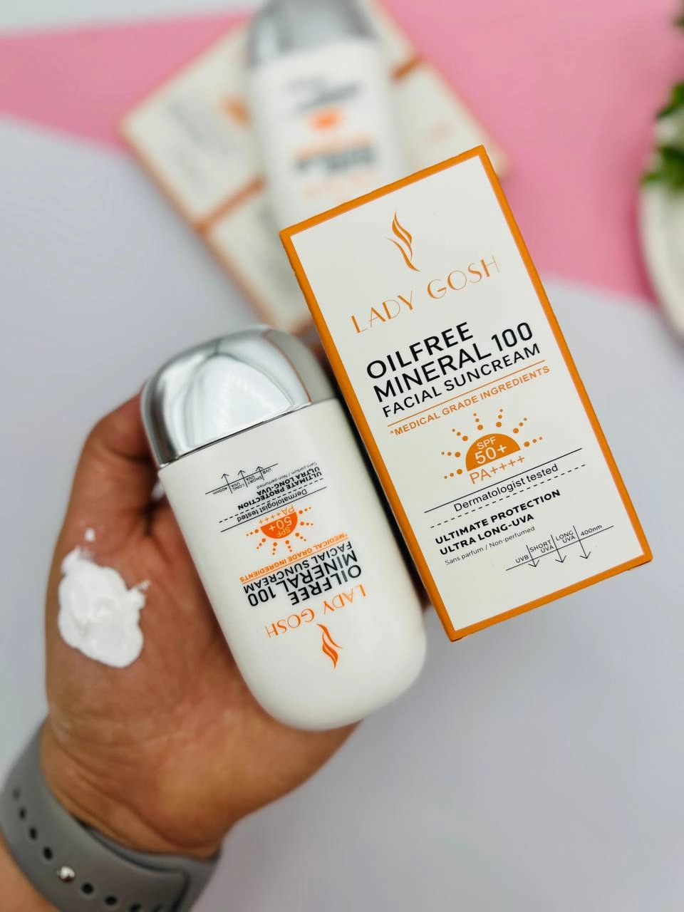 کرم ضدآفتاب  با پوشش کرم پودری  SPF50