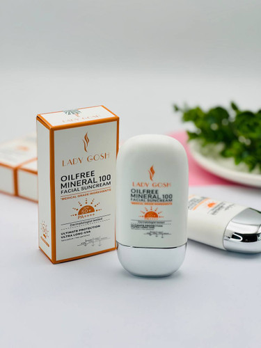 کرم ضدآفتاب با پوشش کرم پودری SPF50